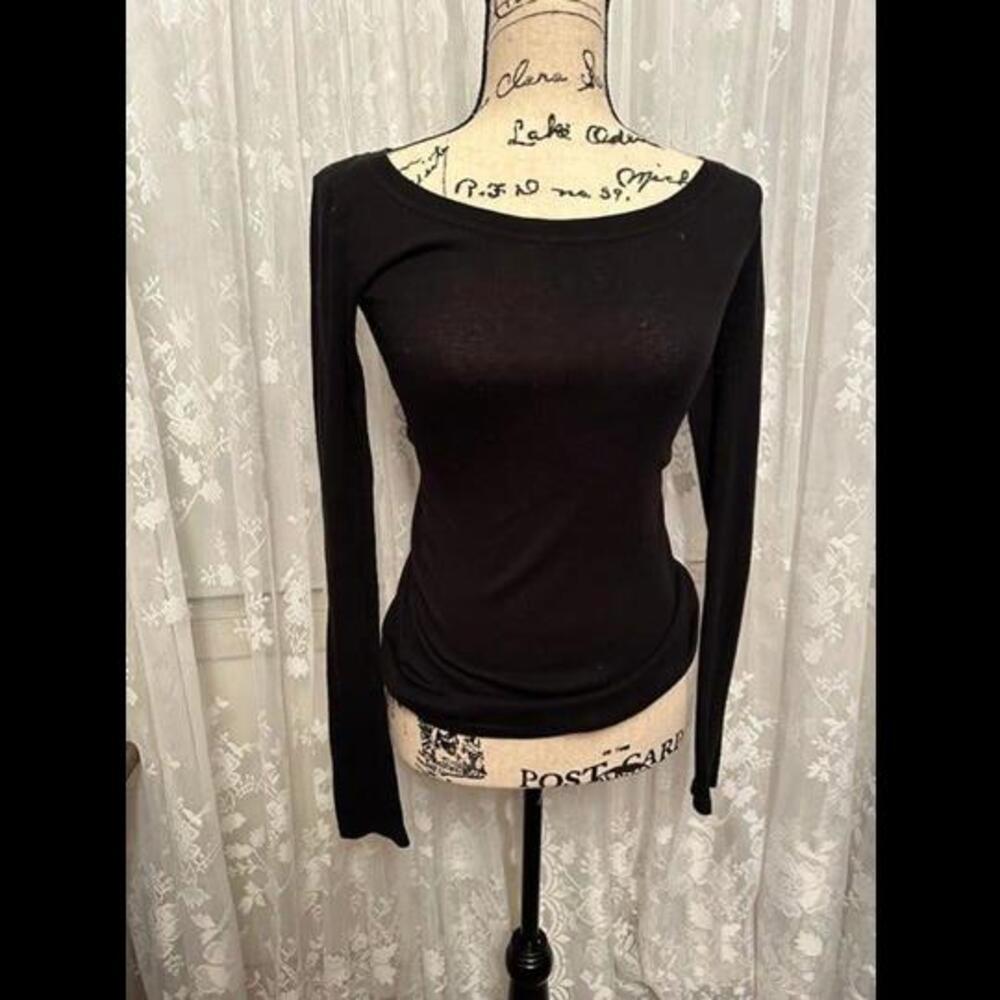 Timeless Elegance: Discover Your Perfect Black Long Sleeve Shirt!